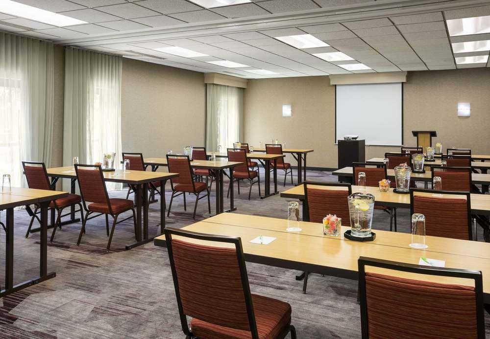 Courtyard Chicago O'Hare Hotel Де Плейнс Екстериор снимка