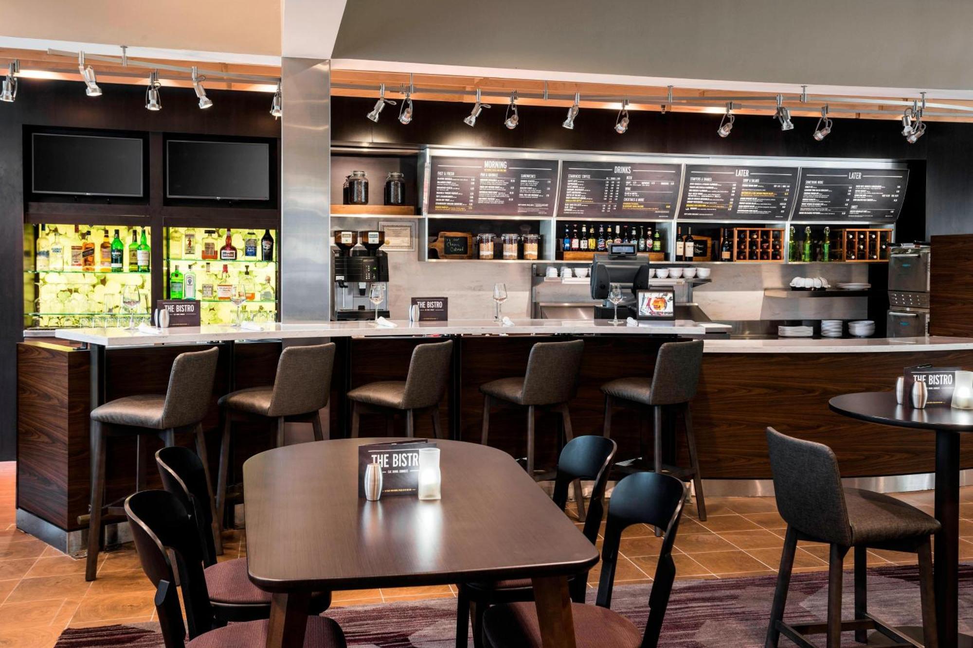 Courtyard Chicago O'Hare Hotel Де Плейнс Екстериор снимка