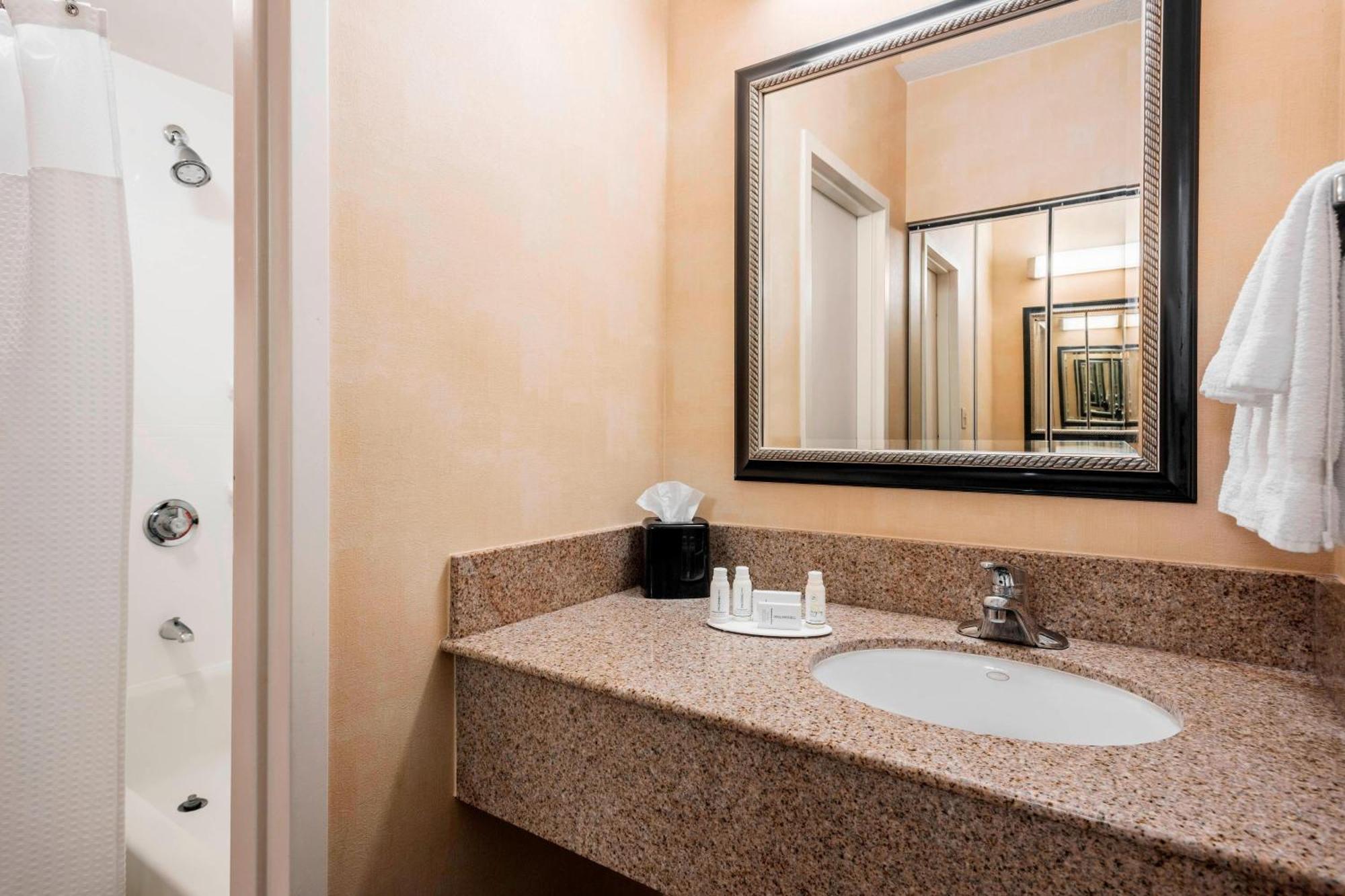 Courtyard Chicago O'Hare Hotel Де Плейнс Екстериор снимка