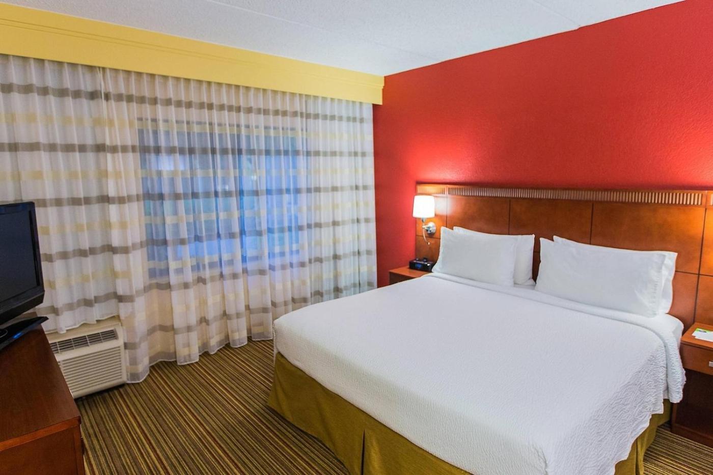 Courtyard Chicago O'Hare Hotel Де Плейнс Екстериор снимка